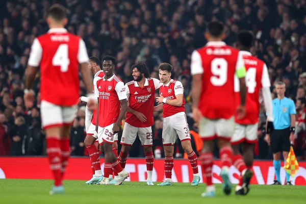 Arsenal sofre, mas vence e está nas oitavas de final da Liga Europa