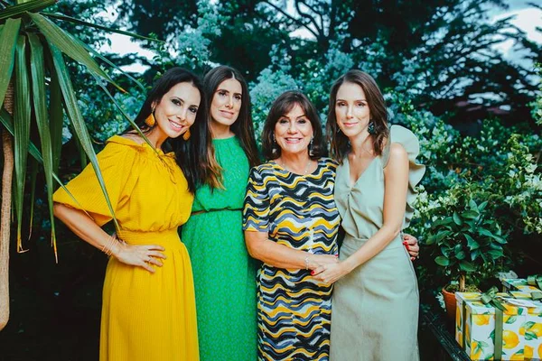 Mulheres Gontijo se unem para oferecer chá de bebê a Isabela Gontijo