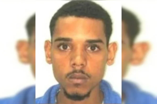 Mulher mata marido após violência doméstica e foge com filho