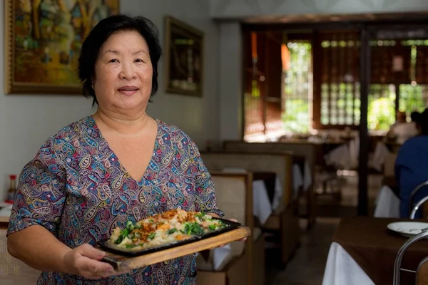 Conheça a história da dona do restaurante Bali, em Brasília