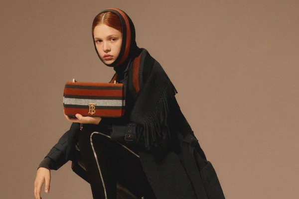 Look da grife Burberry