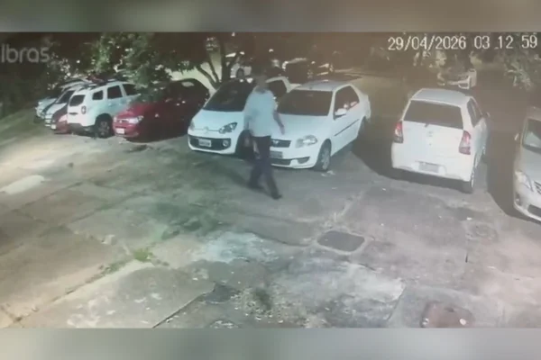 Câmeras mostram ladrão peladão que puxou lençol de mulher na Asa Sul