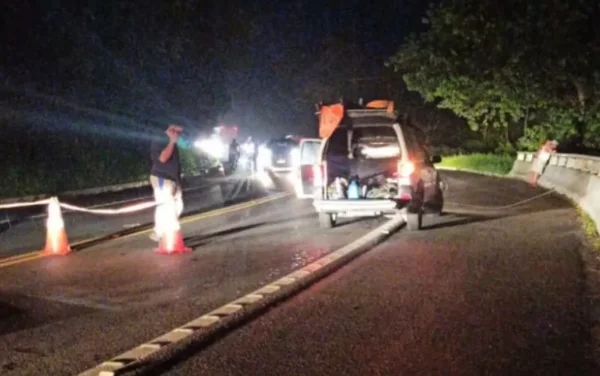 Helicóptero cai na Vila Histórica de Mambucaba, em Angra. Uma pessoa morre