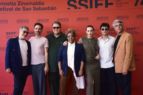Elenco do filme A Professora de Francês. com Grace Passô - Metrópoles