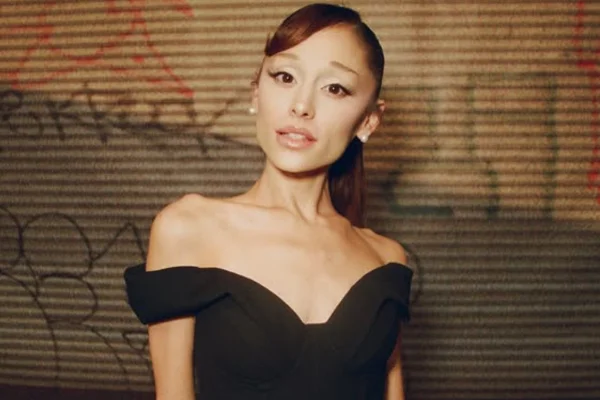 Ariana Grande diz que decisão de pausar carreira faz parte de “plano”