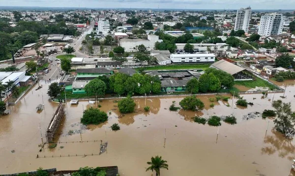 transbordamento do rio Acre /Metrópoles