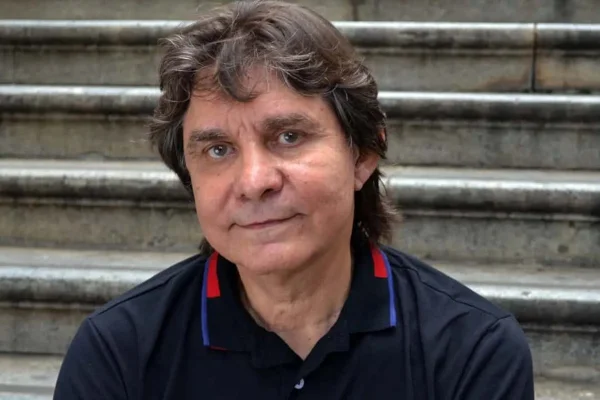 Cantor e compositor Lô Borges