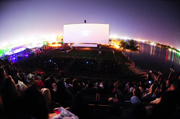 Maior tela de cinema a céu aberto do mundo retorna a Brasília