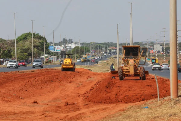 Imagem colorida mostra obras no Itapoã - Metrópoles