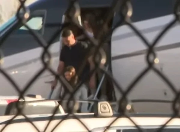 Flávio Bolsonaro desembarcando em Aeroporto nos Estados Unidos