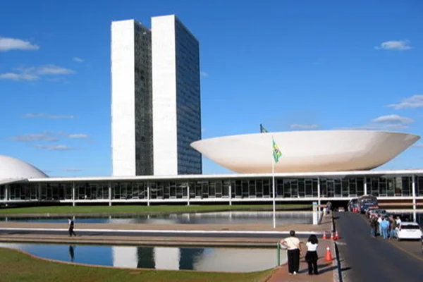 Imagem colorida, Praça dos Três Poderes - Metrópoles