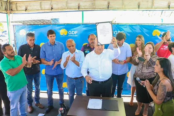 Ibaneis assina ordem de serviço para construção de novo bloco para HRP