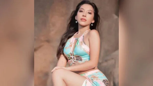 Modelo é condenada à prisão por postar fotos íntimas no OnlyFans
