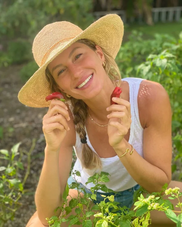 Bolo de cenoura favorito de Gisele Bündchen pode entrar na dieta - destaque galeria