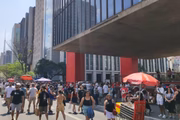 Manifestantes começam a chegar a ato contra PEC da Blindagem e anistia