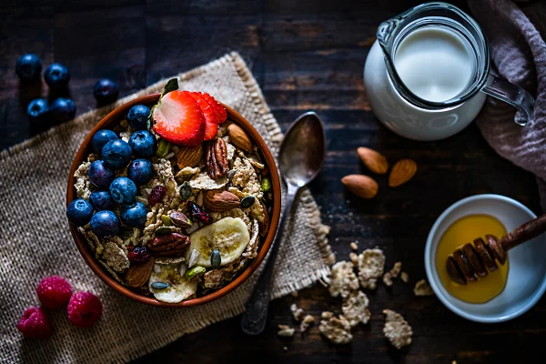 Iogurte, granola, mel