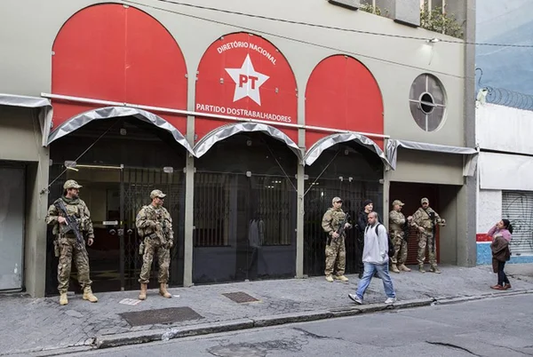 PT encolhe candidaturas a menor patamar em 20 anos