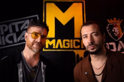 Banda Magic! prova doces brasileiros durante entrevista com o Metrópoles Banda Magic! prova doces brasileiros durante entrevista com o Metrópoles