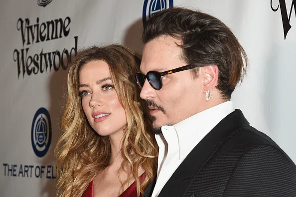 Amber Heard e Johnny Depp entram em acordo sobre divórcio