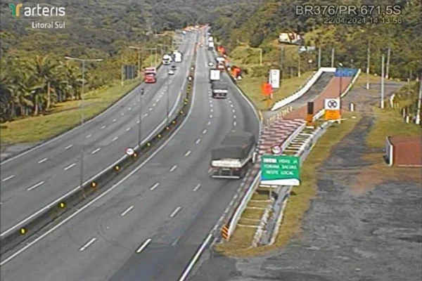 Motorista evita acidente com carreta de 18 toneladas em estrada; vídeo