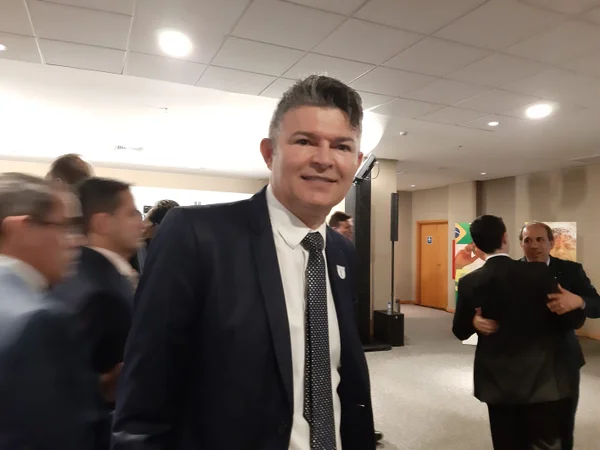 Deputados do Podemos, de Moro, prestigiam filiação de Bolsonaro no PL