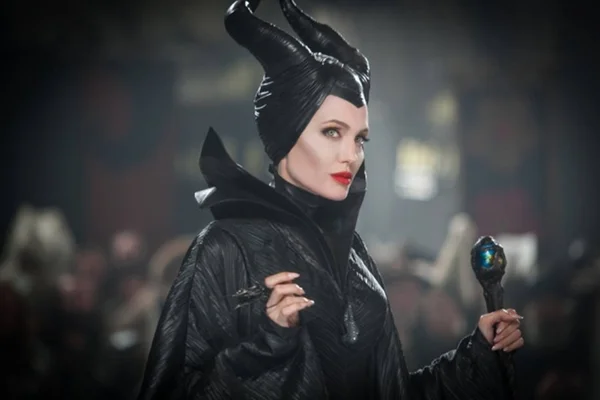 Angelina Jolie confirma que estará de volta às telas em “Malévola 2”