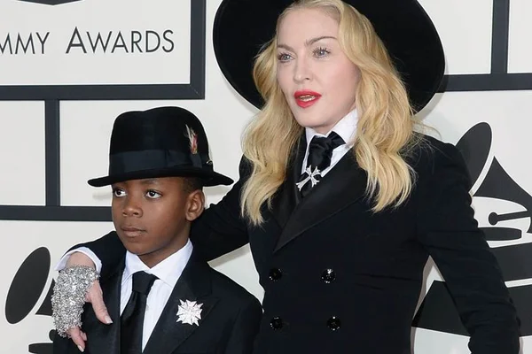 Olha a explosão! Madonna faz vídeo das filhas cantando funk brasileiro