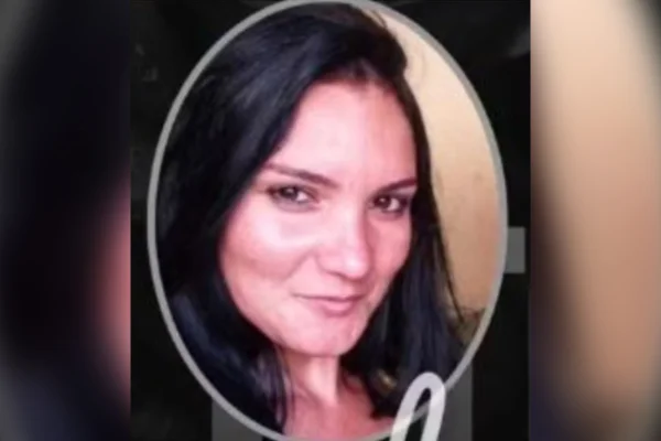 Após sumir por 3 dias, mulher é achada morta a facadas e enterrada em duna