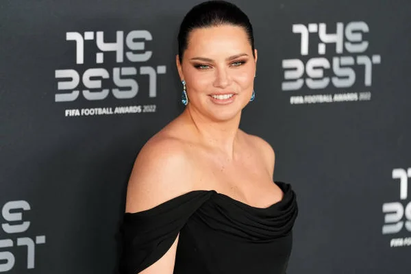 Fifa é criticada por nomear modelo Adriana Lima como “embaixadora”