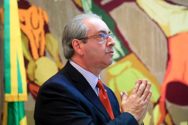 Planalto ameaça deputados favoráveis a impeachment com pente-fino em cargos