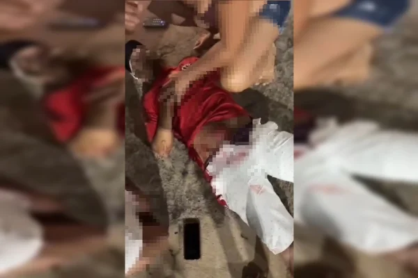 Vídeo mostra vísceras de suposto amante esfaqueado pelo marido da mulher