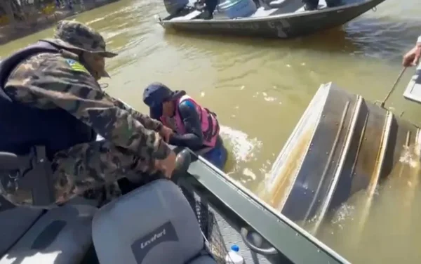 goias turistas resgatados apos canoa virar