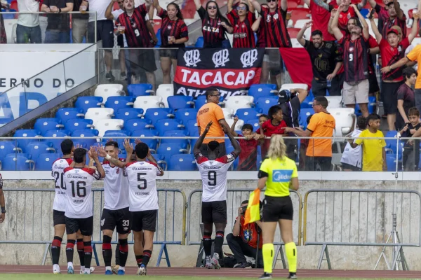 Foto colorida de Athletico-PR - Metrópoles