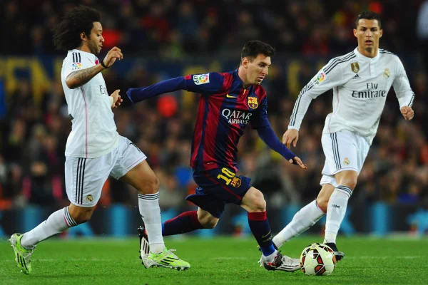 Foto colorida de Marcelo, Cristiano Ronaldo e Messi - Metrópoles
