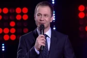Tiago Leifert apresenta a atração do SBT