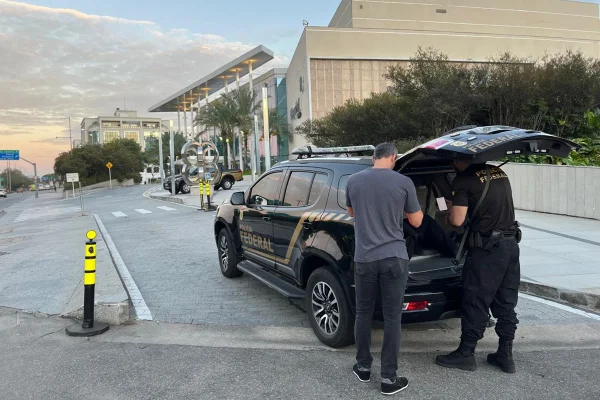 Suspeito de pedofilia é preso pela PF em shopping da Barra da Tijuca
