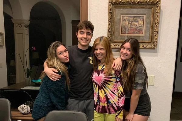 João Augusto, filho de Gugu Liberato, completa 19 anos com festa em família