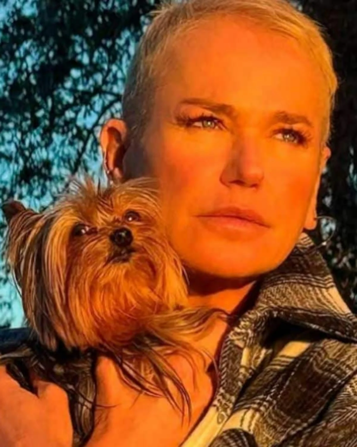 Xuxa Menghel e sua cadelinha Doralice Xuxa Menghel e sua cadelinha Doralice