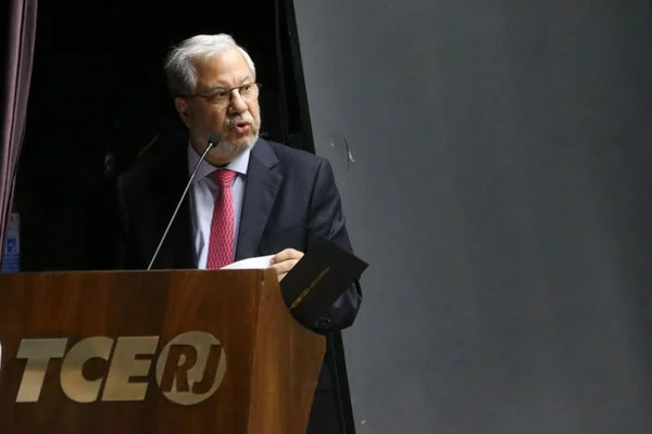 Ex-presidente do TCE diz que mesada foi tratada na casa de Picciani