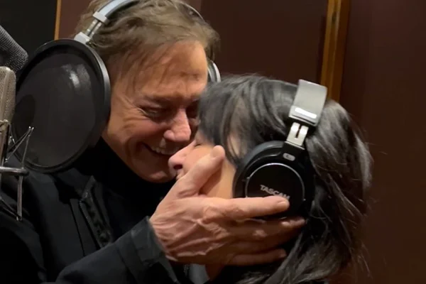 Fábio Jr. canta com Cleo Pires em homenagem para a filha