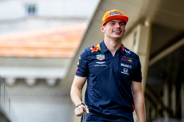 Sob frio intenso, Verstappen domina treino livre do GP dos EUA