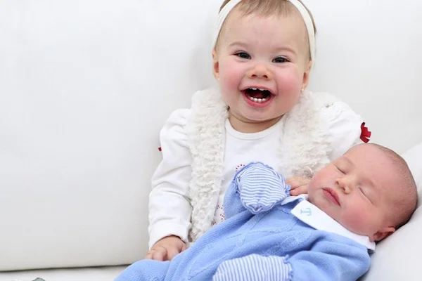 Foto de filhos de Thais Fersoza e Michel Teló vai fazer seu dia feliz