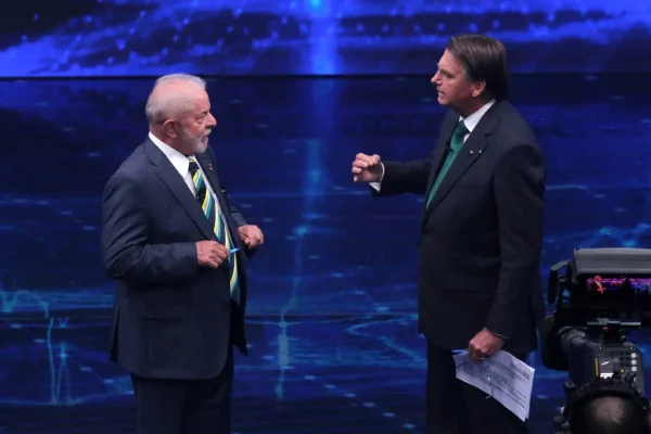 Lula e Bolsonaro em debate nas eleições de 2022
