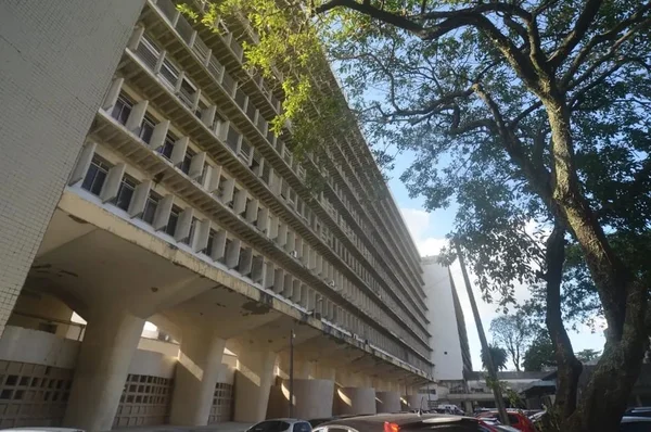 Imagem colorida de fachada de hospital de Pernambuco - Metrópoles