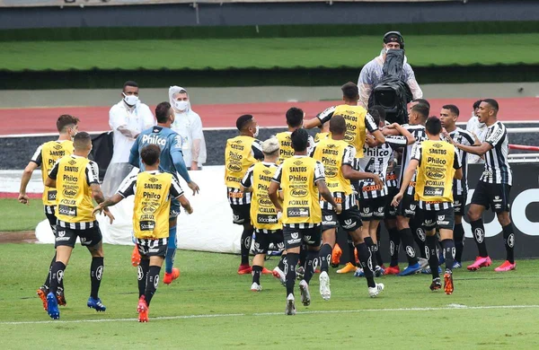 Com reservas, Santos bate São Paulo e impede líder de abrir vantagem