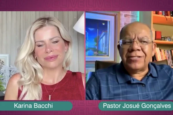Karina Bacchi expôs motivos de divórcio em live com pastor