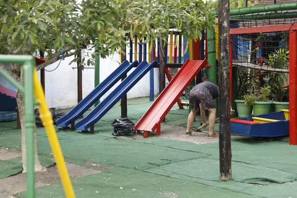 Ataque em Blumenau: professora que ajudou a socorrer alunos sofre infarto