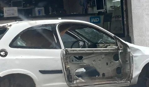 Carro é depenado na Cracolândia em SP