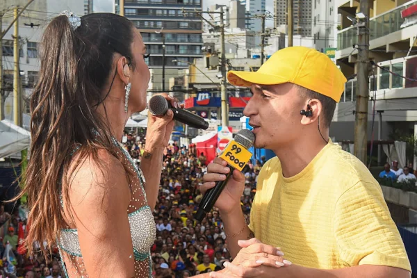 João Gomes e Ivete Sangalo no trio da cantora no Carnaval de Salvador