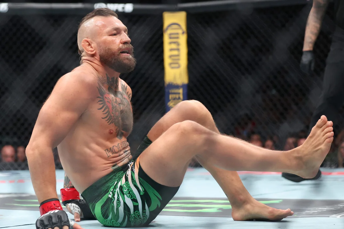 UFC: Conor McGregor anuncia sucesso em cirurgia no joelho direito